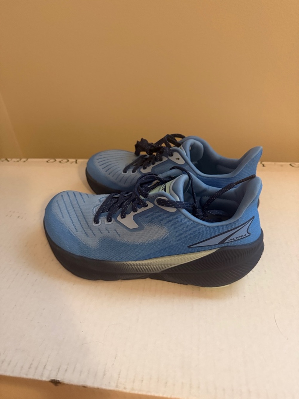 NWOT Altra Experience Flow Running Shoes - Picture 3 of 4